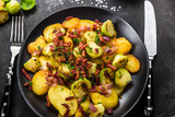 Bratkartoffeln mit Rosenkohl und Bacon