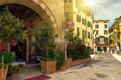Fototapeta Naklejka Na Ścianę i Meble -  Old street in Verona, Italy