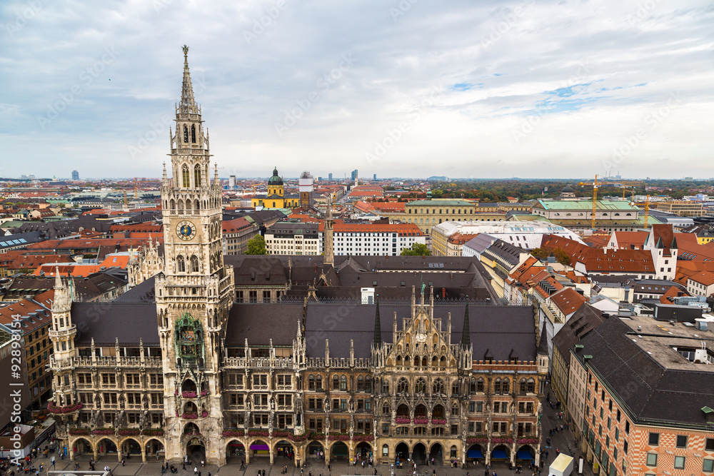 Obraz premium Aerial view on Marienplatz town hall