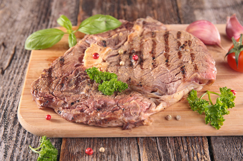 Photos grilled beef on board