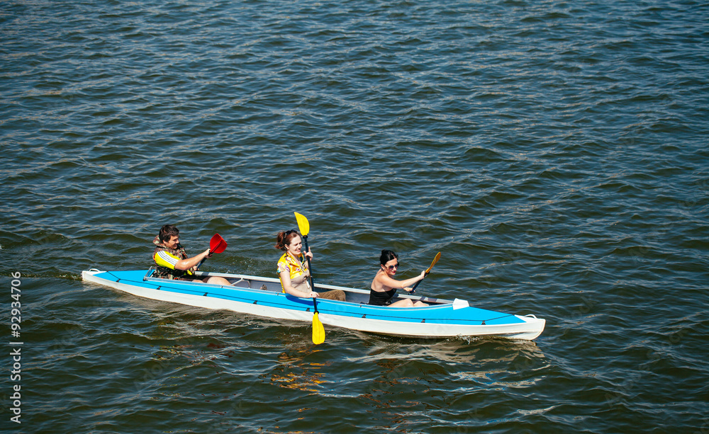 Naklejka premium Young people in canoes. Family holiday.