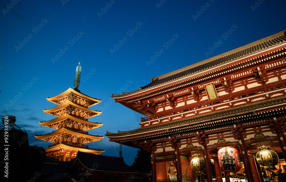 Naklejka premium Senso-ji temple in Asakusa, Tokyo