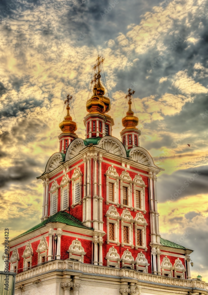 Fototapeta premium Gateway Church of Transfiguration in Novodevichy Convent - Mosco