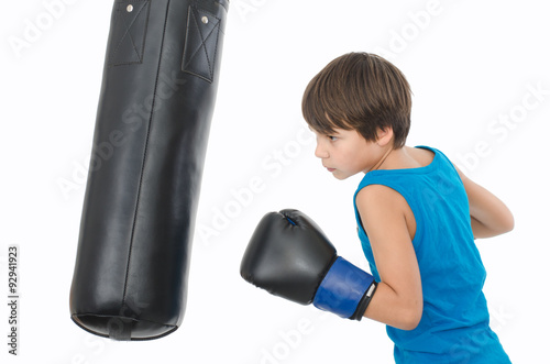 Junge beim Boxen photo