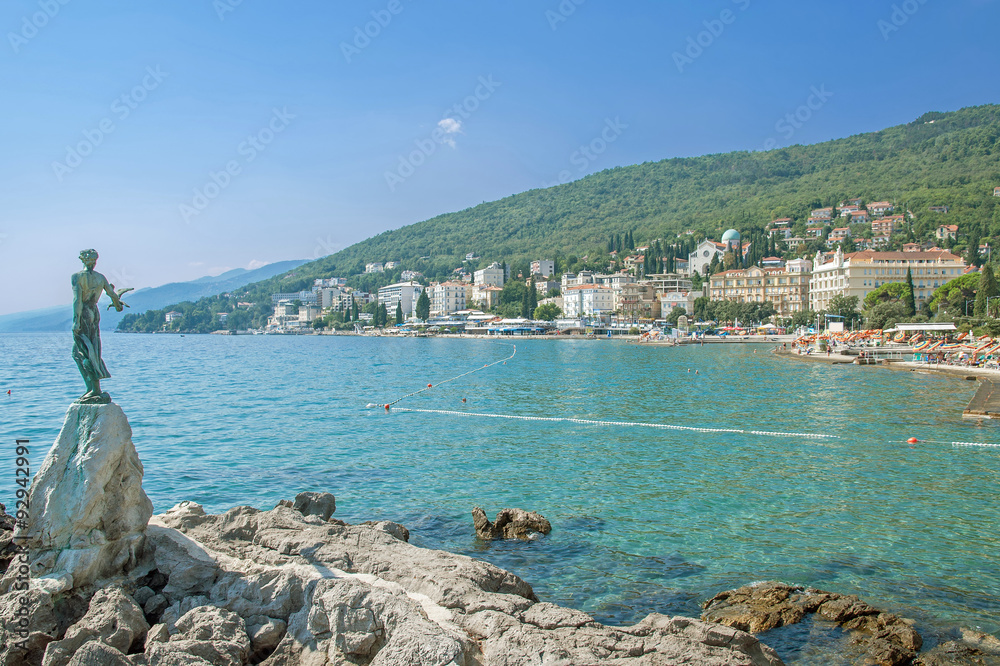 Naklejka premium Blick von der Uferpromenade auf Opatija an der Adria,Istrien,Kroatien