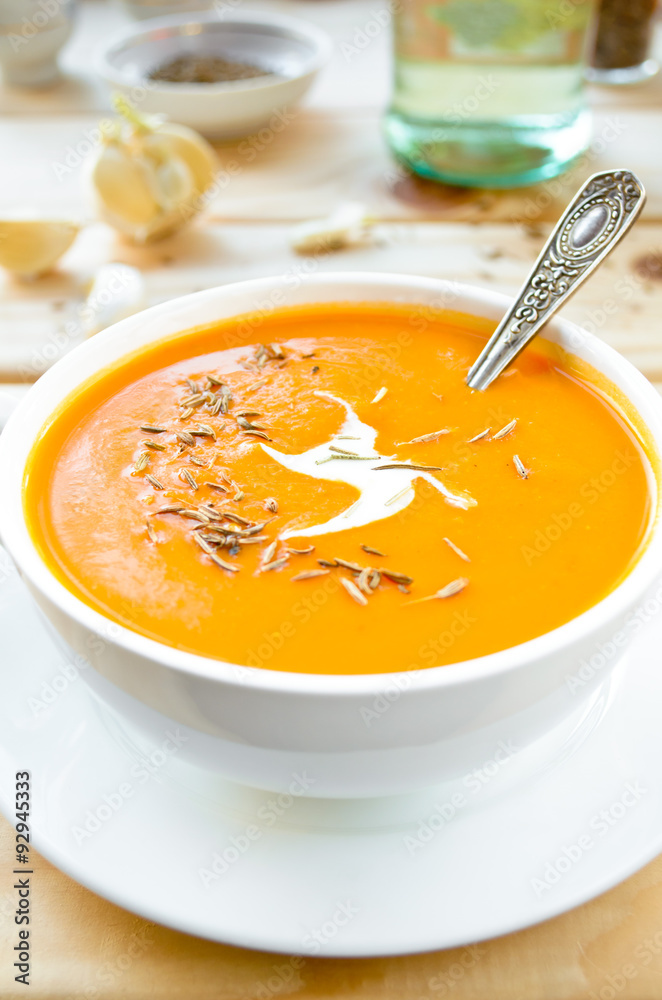Vegetarian carrot-pumpkin cream soup with garlic and cumin Vegetarian carrot-pumpkin cream soup with garlic and cumin