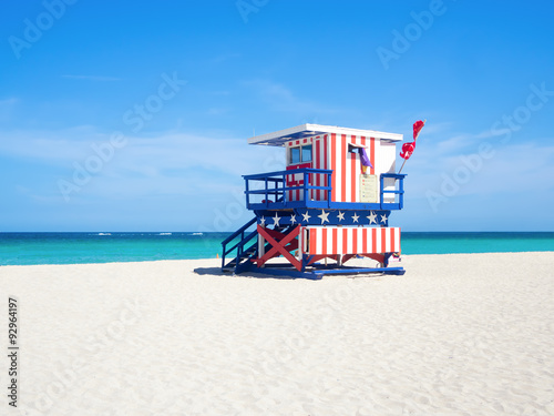 Famous lifesaver hut at South Beach in Miami © kmiragaya