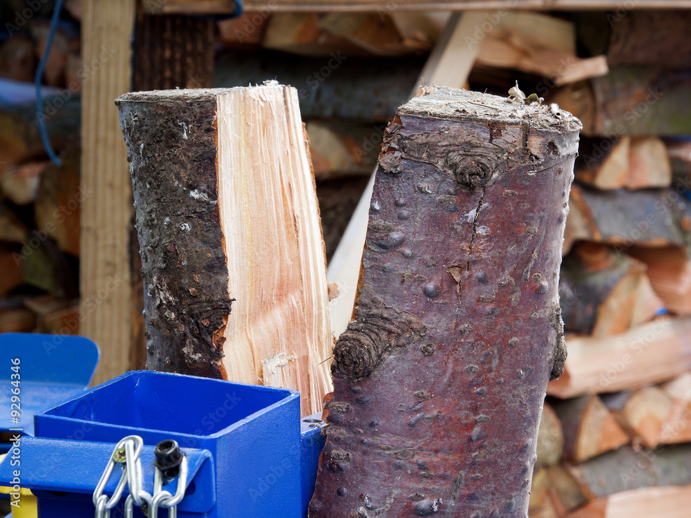 Holz spalten StockFoto Adobe Stock