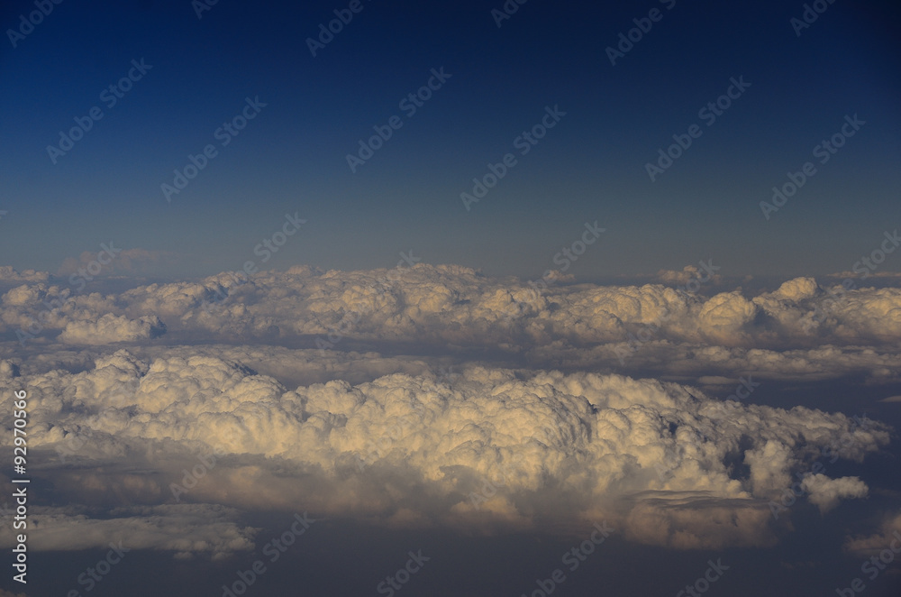 Fototapeta premium schoene dichte wolken
