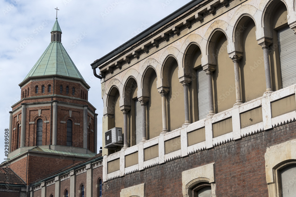 Milan: (Italy): palace and dome