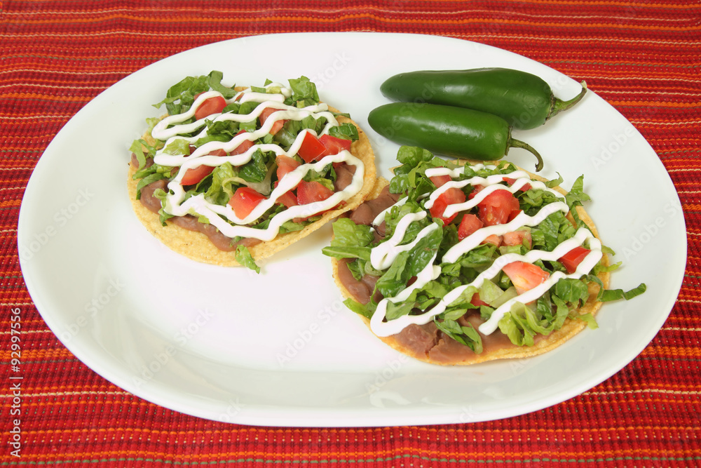 Tostadas Mexicanas con chile jalapeño, tomate, ajo y crema. Tostadas Mexicanas con chile jalapeño, tomate, ajo y crema.