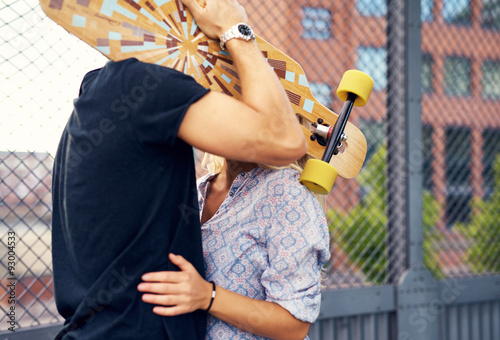 Картината върху платно caressing couple hiding