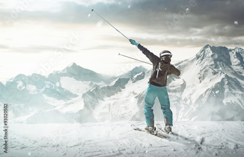 Leinwand Poster Glücklicher Skifahrer