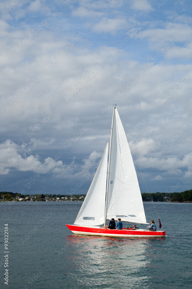 Voilier sur le golfe du Morbihan