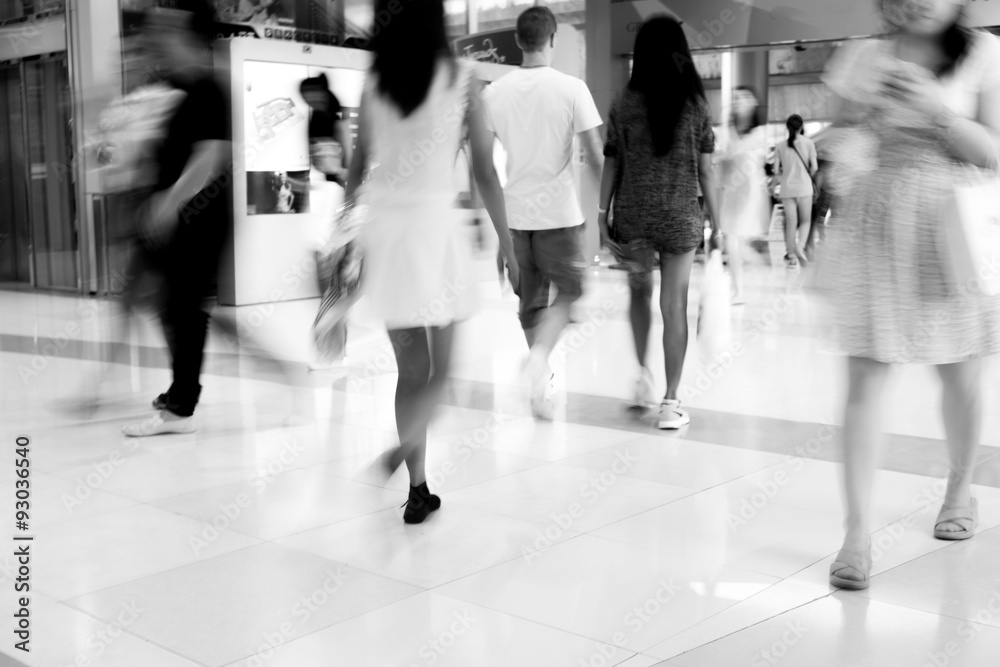 Obraz premium Motion blur walking people