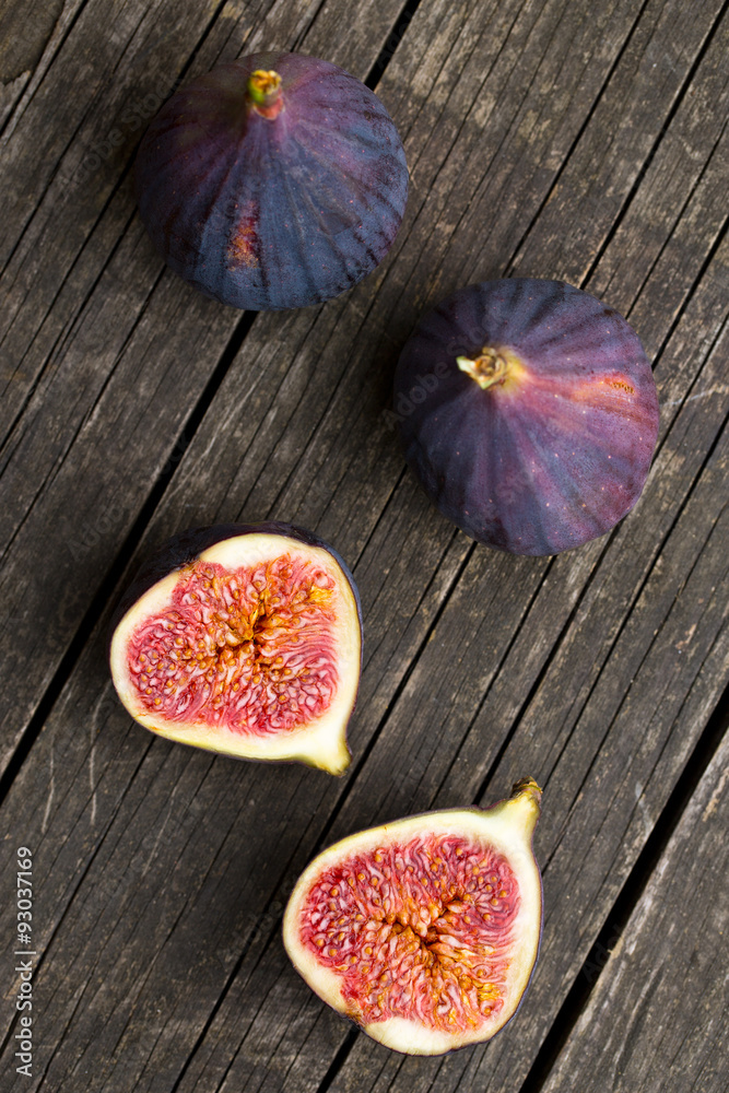 sliced fresh figs