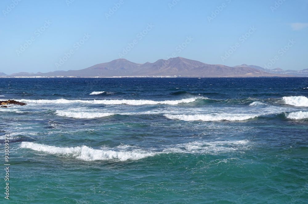 Blick von Corralejo auf Lanzarote, Kanarische Inseln Blick von Corralejo auf Lanzarote, Kanarische Inseln