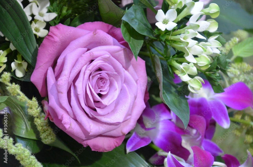 Blumenstrauß mit Rose und Orchidee Blumenstrauß mit Rose und Orchidee