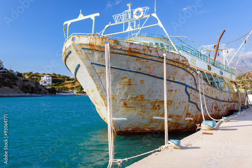Fotografie Old rusty abandoned ship in port of Aghia Galini, Crete island