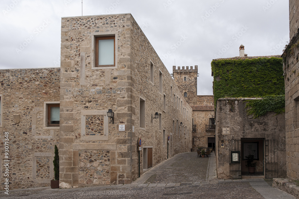 Paseo por las calles de la ciudad Medieval de Cáceres, Extremadura
