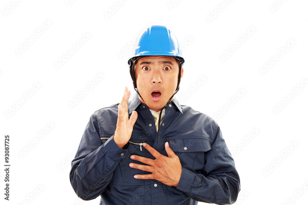 驚いた表情の労働者