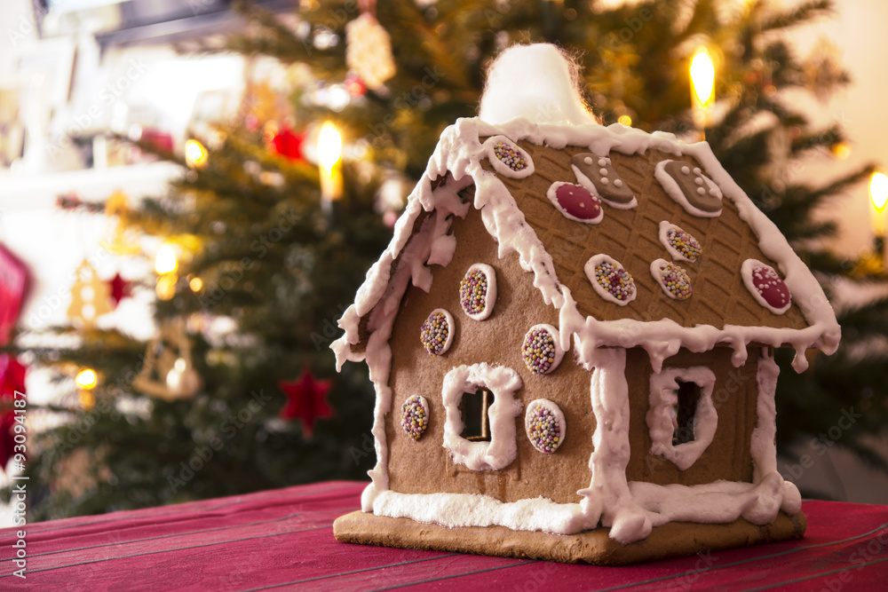 Hexenhaus zu Weihnachten StockFoto Adobe Stock