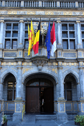 Tournai. Halle aux draps. Portail