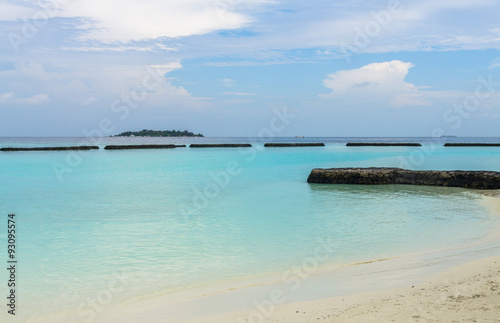 Palmen und Traumstrand in Malediven © dreamsofmemory