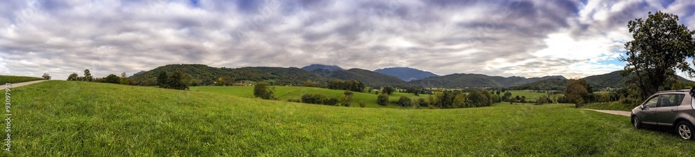 Panorama de la campagne pyrénéenne Panorama de la campagne pyrénéenne