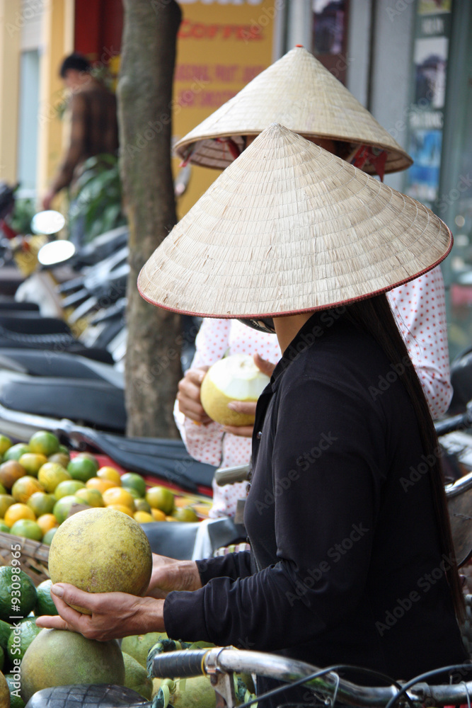 Vietnam, marché aux fruits à Hanoi