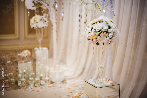 beautiful wedding decorations with flowers