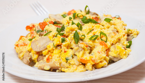 scrambled eggs with mushrooms and vegetables