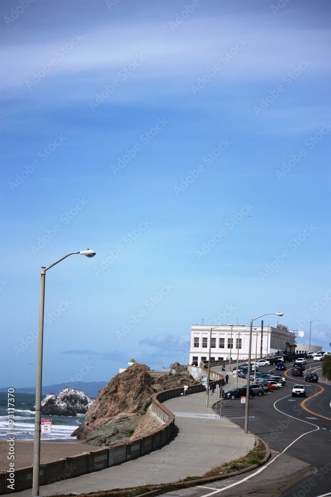 Fototapeta premium Street to Lands End at Ocean Beach in San Francisco, USA