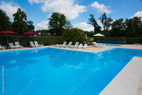 Swimming pool and lush vegetation © OceanProd