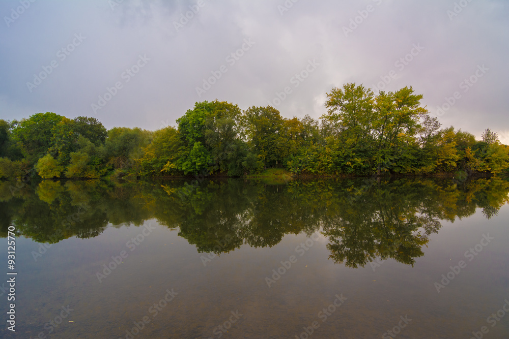 Herbstliche Landschaft/Saale am Pfingstanger in Halle Herbstliche Landschaft/Saale am Pfingstanger in Halle