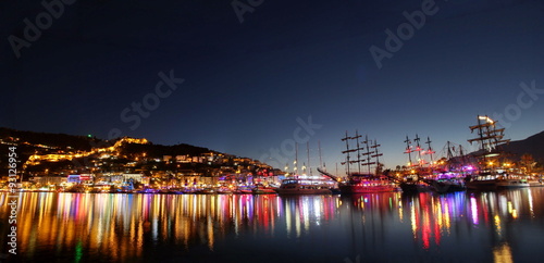 Fototapeta Naklejka Na Ścianę i Meble -  Hafen von Alanya bei Nacht (Türkei)