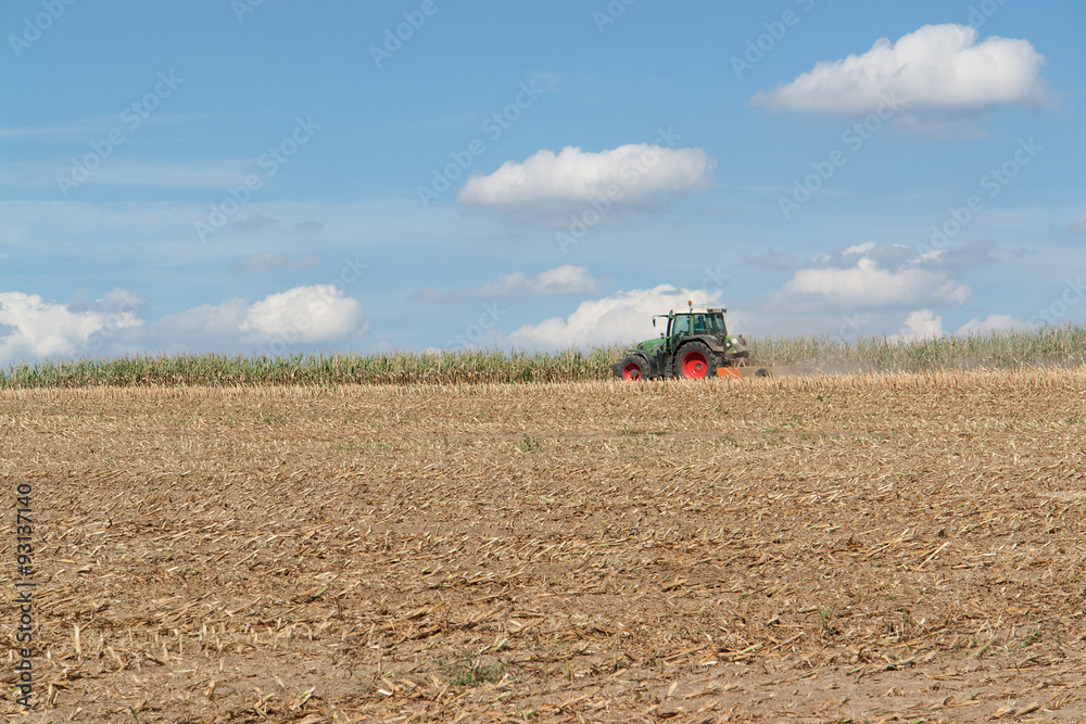 Obraz premium field and tractor