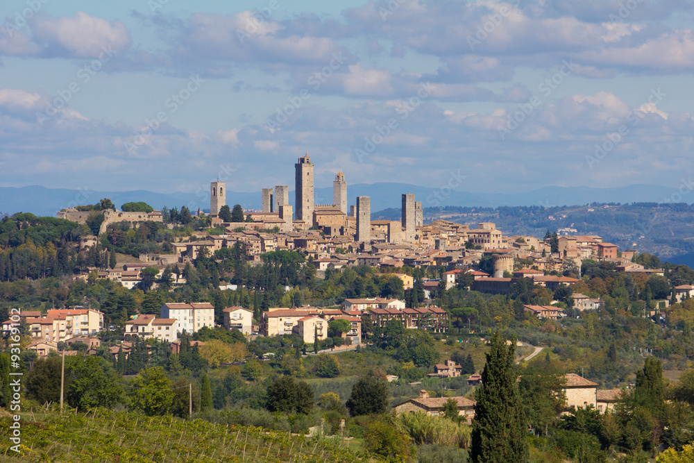 Paesaggio urbano del borgo medievale di San Gimignano, Toscana.