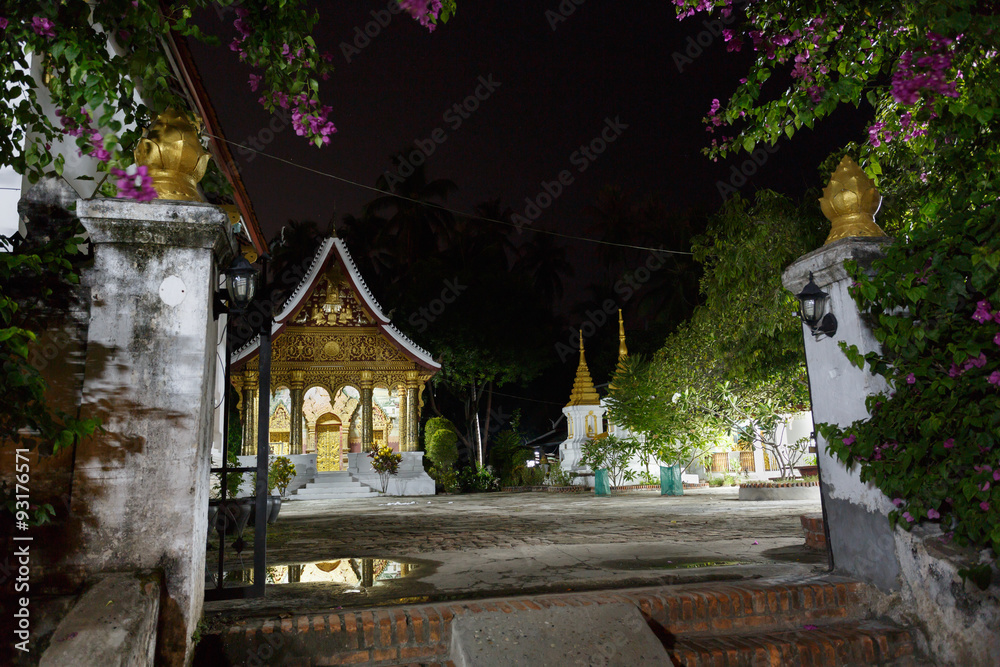 Obraz premium The ancient city of Luang Prabang ,Wat Xieng Thong night