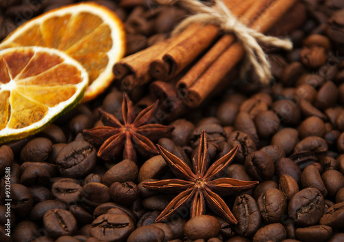 coffee beans and spices © Es75