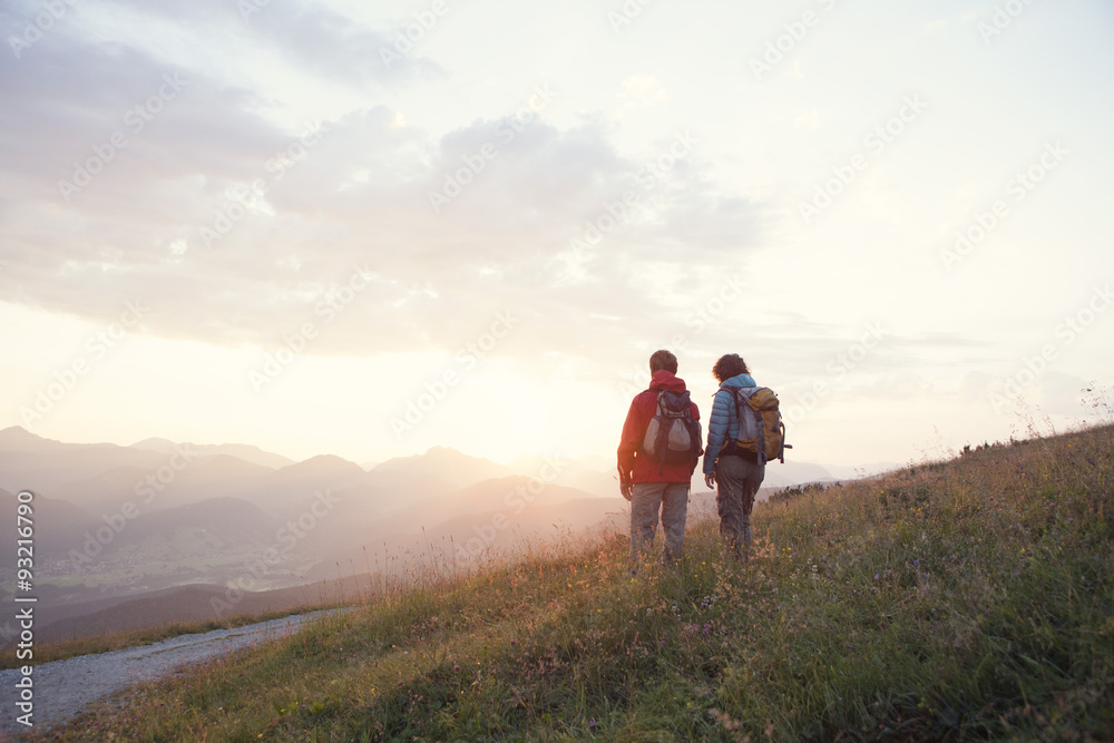 Austria, Tyrol, couple hiking at Unterberghorn at sunrise