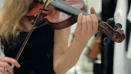 Play The Violin and Cello