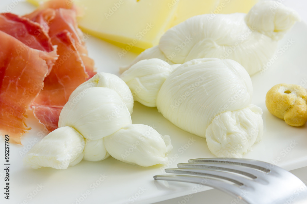 Mozzarella and cheese from Puglia Mozzarella and cheese from Puglia