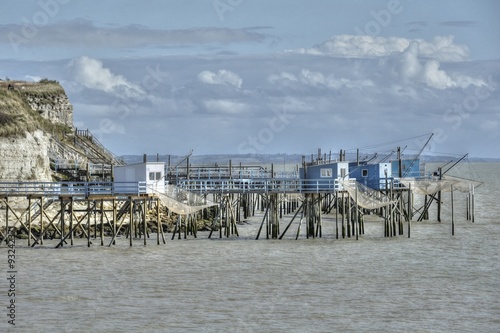 Estuaire de La Gironde, carrelets sur le fleuve photo