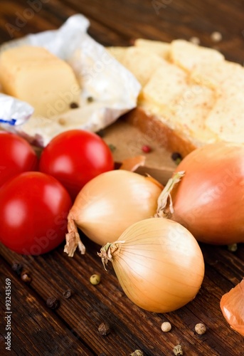 Three onions and tomatoes and bread with cheese