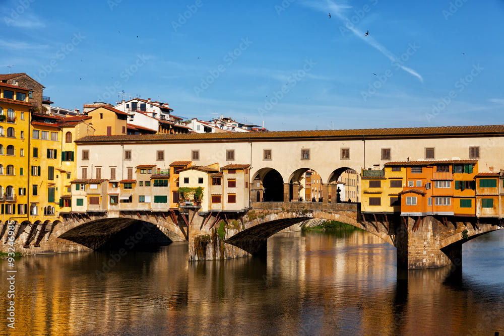 Obraz premium View of Gold (Ponte Vecchio) Bridge in Florence