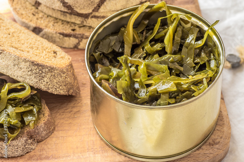 Seaweed salad kelp canned