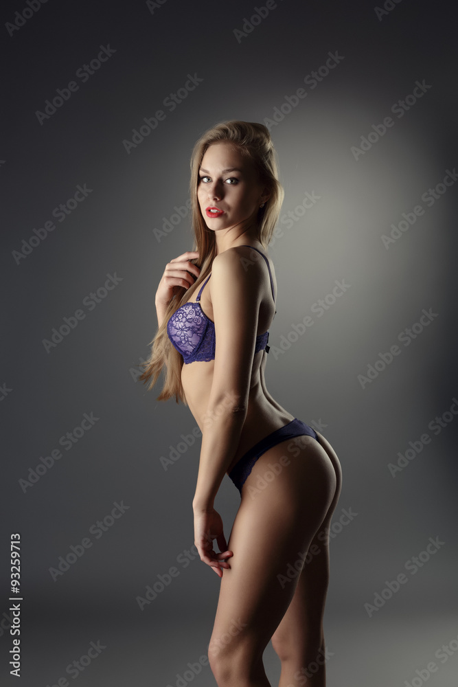 Obraz premium Sexy underwear model curving in front of camera