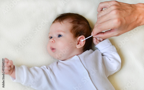 cleaning baby's ear