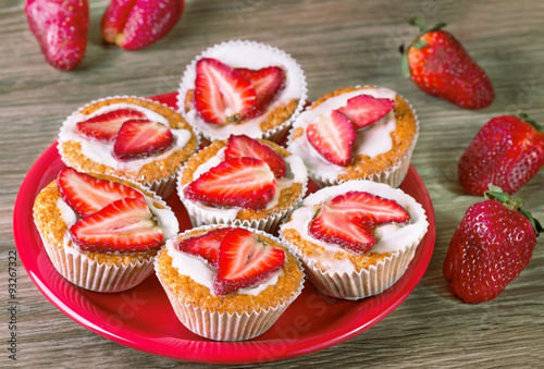 cakes with strawberry